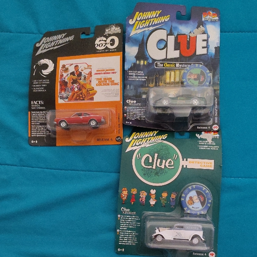 Johnny Lightning Clue Diecast Car Set